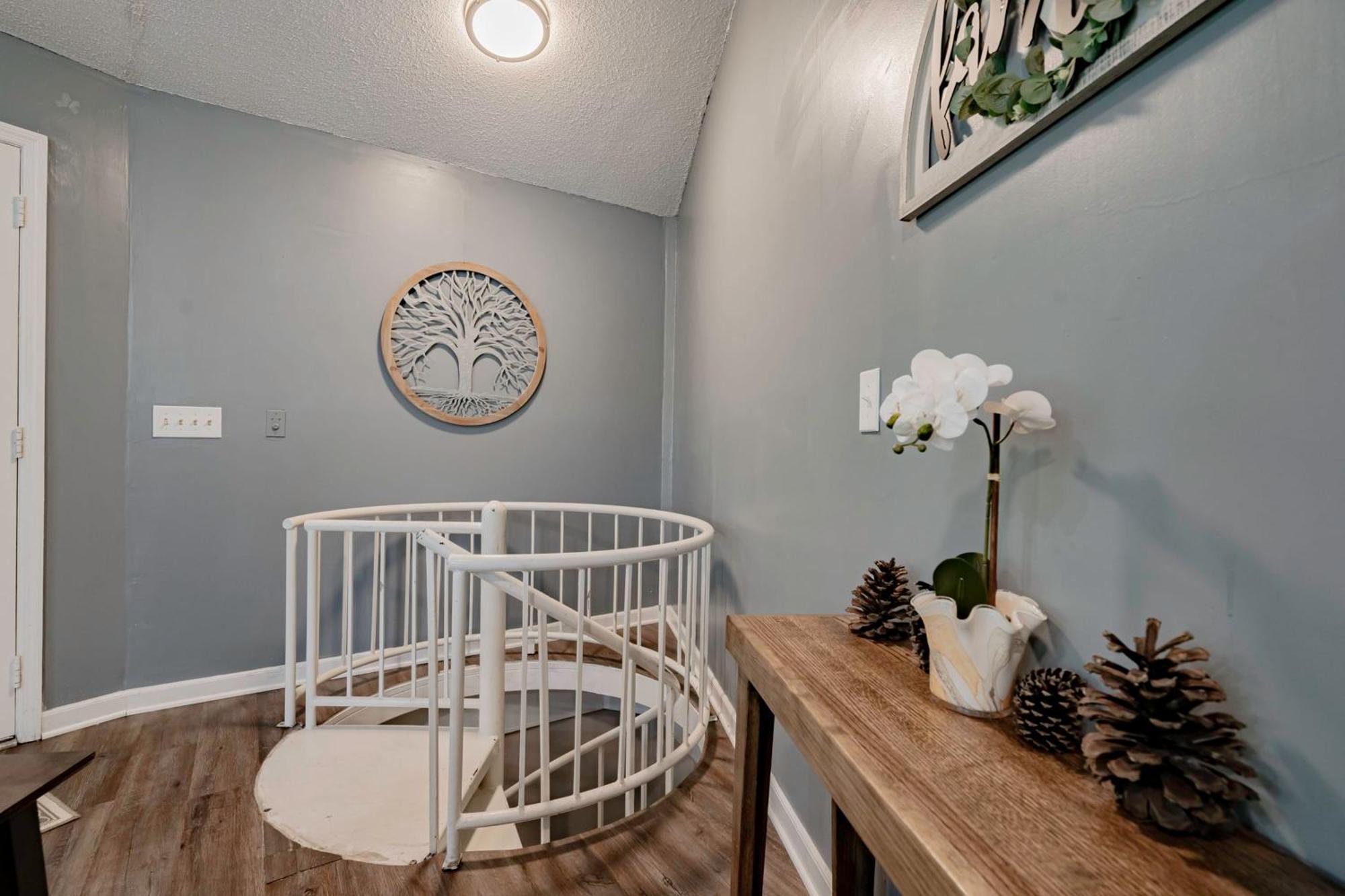 Opulent Octagonal Oasis With Spiral Stairs-Minutes To Base Villa Columbia Luaran gambar